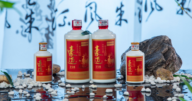 根據香港法律，不得在業務過程中，向未成年人售賣或供應令人醺醉的酒類。